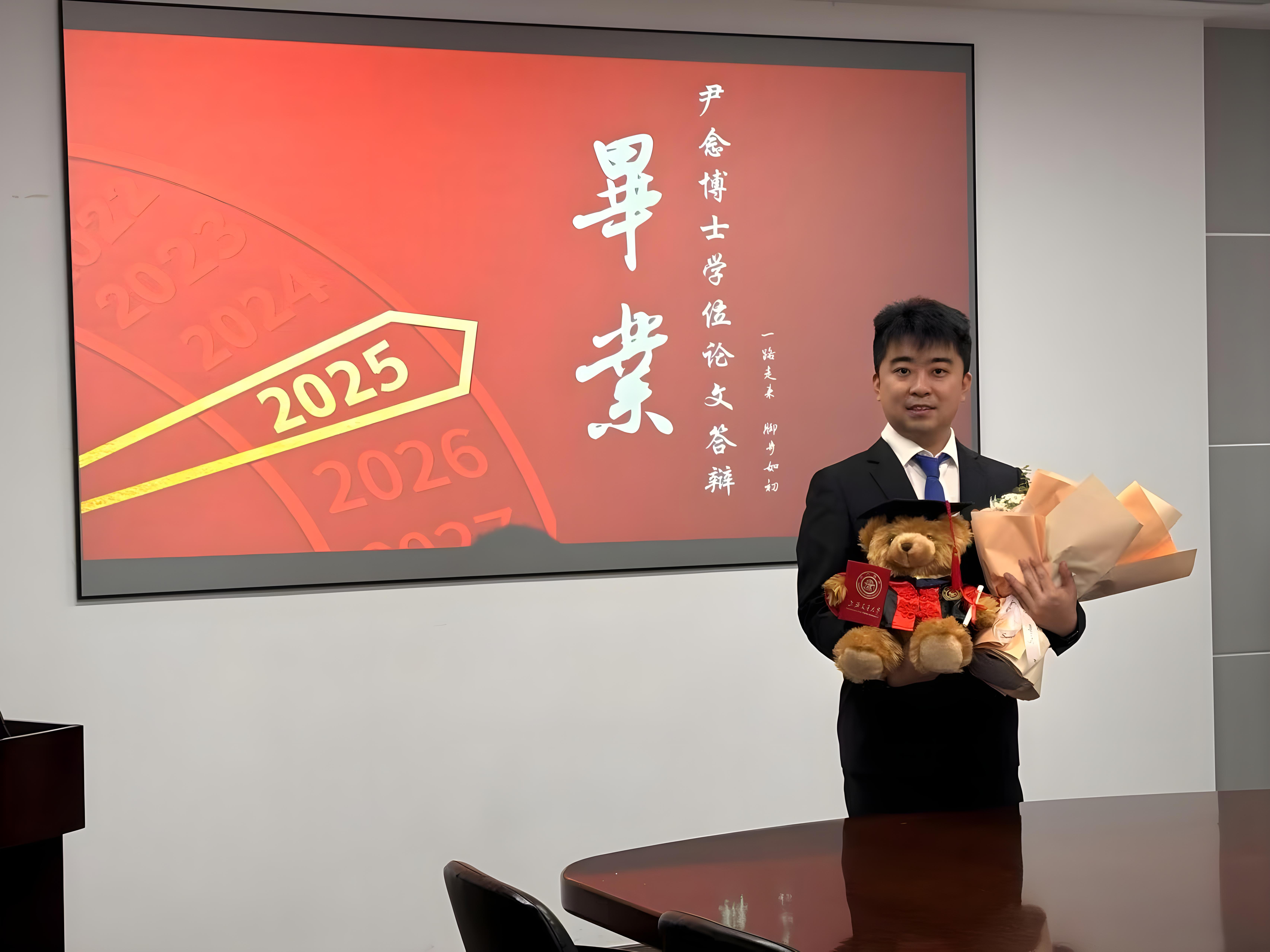 110_其他照片_员工生活照-尹念-2.jpg