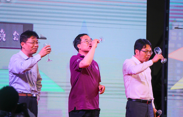 图3 奚董事长、杜书记、彭经理祝酒词.jpg