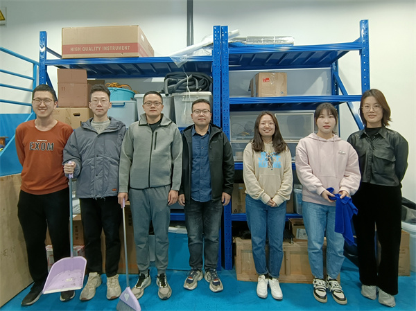 图3 工热所董威老师课题组员工党员清扫yl23411永利C楼152实验室合影.jpg