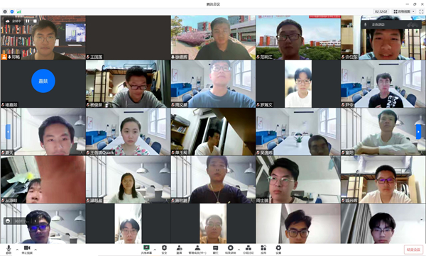 图9-参会员工合影.jpg