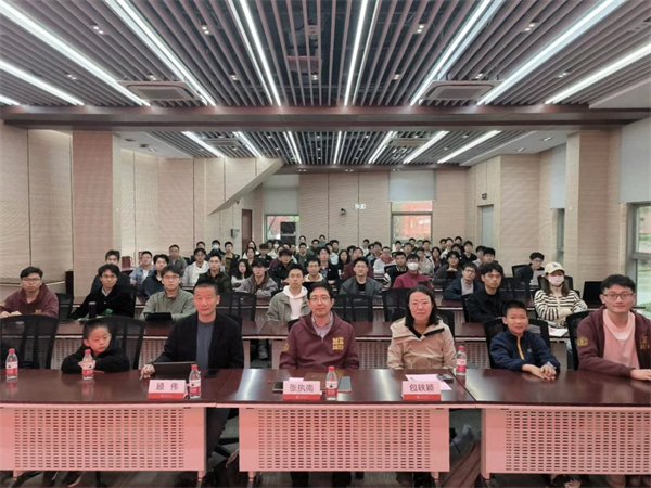 图2 员工论坛合影.jpg