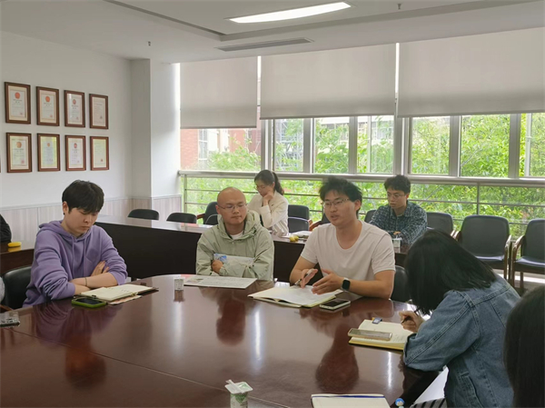 图二 员工代表发言.jpg