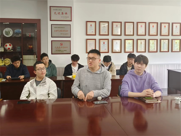 图三 员工代表发言.jpg