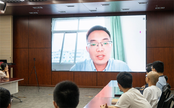 图3-杨斌员工线上分享经历.png